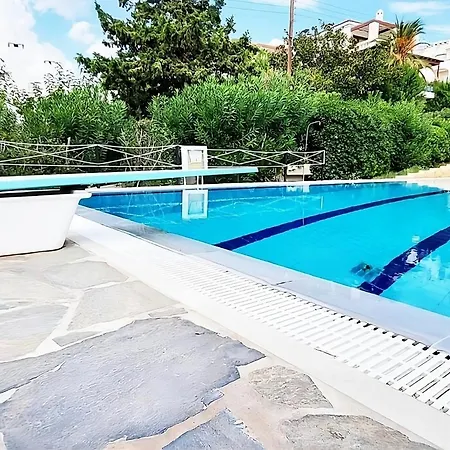 Apartment Pool & Seaview Beachside